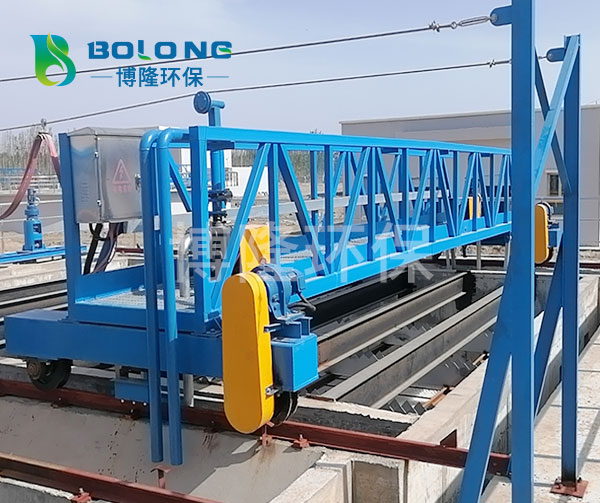 行車式刮吸泥機